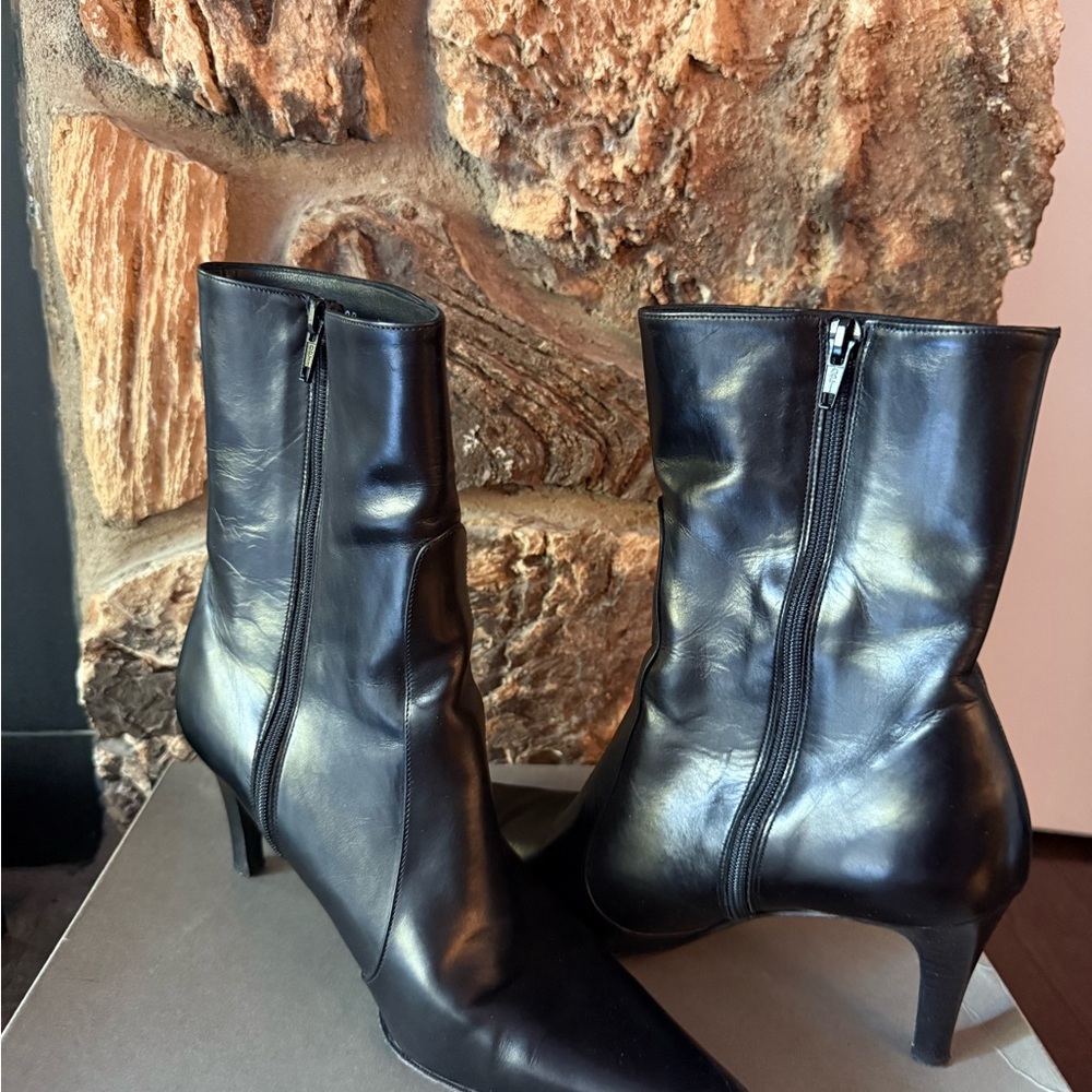 Cole Haan Elegant Black Leather Ankle Boots